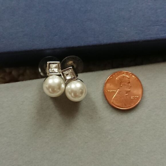 Swarovski square crystal and pearl earrings - Picture 4 of 6
